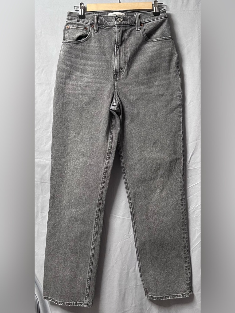 Abercrombie & Fitch 90’s Straight Ultra High-Rise Charcoal jeans